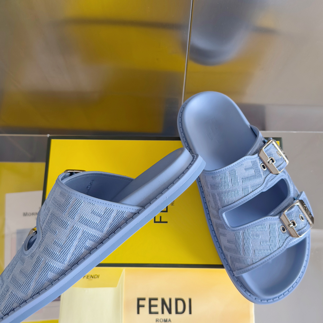 顶级版本:男款
Fendi芬迪 最新配色 feel老花FF凉拖鞋
原版购入开发 做货 芬迪早秋最新款 双