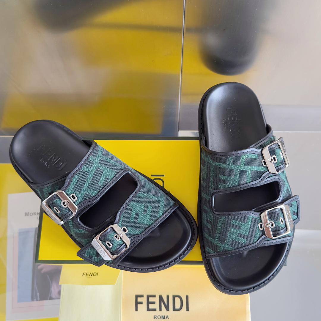 顶级版本:男款
Fendi芬迪 最新配色 feel老花FF凉拖鞋
原版购入开发 做货 芬迪早秋最新款 双