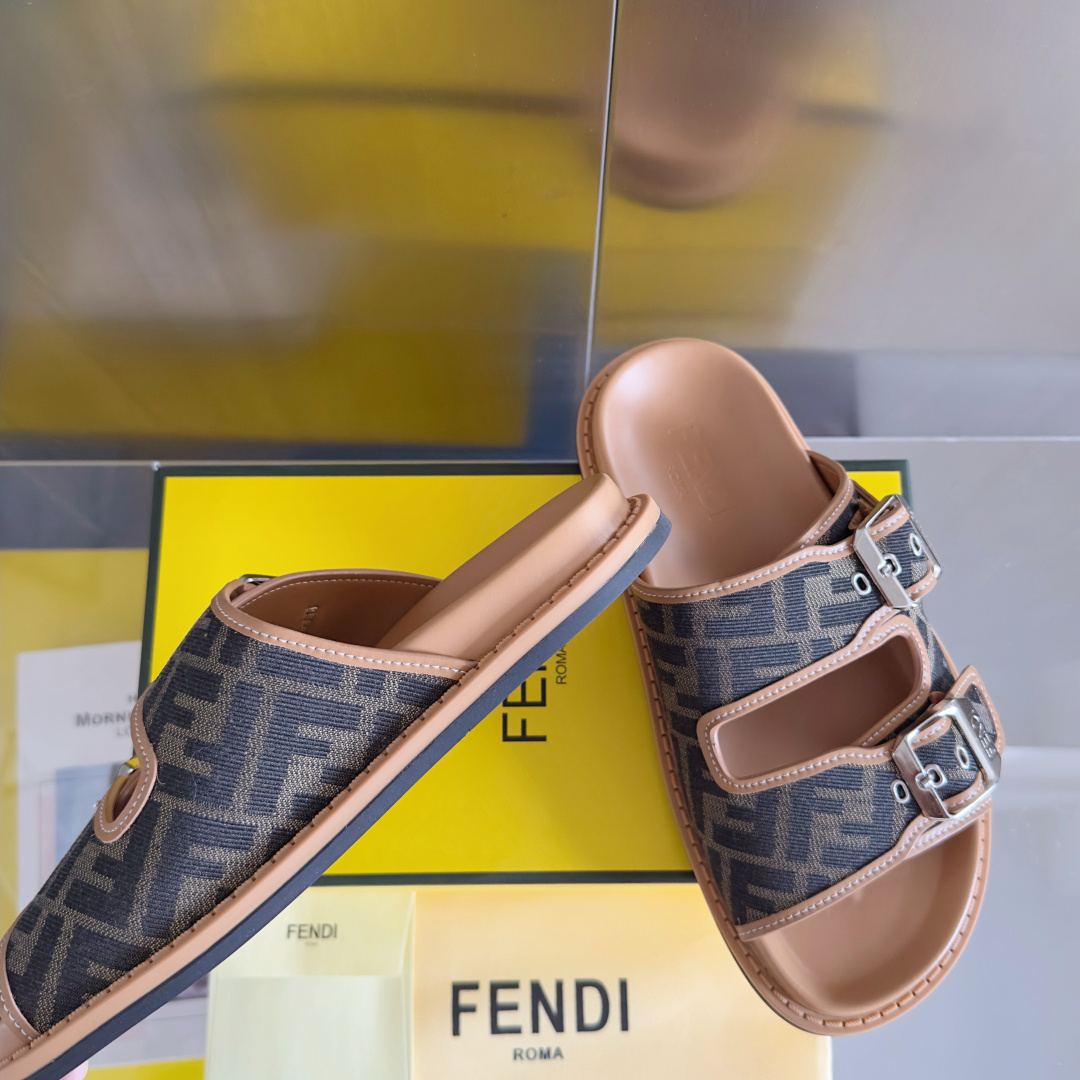 顶级版本:男款
Fendi芬迪 最新配色 feel老花FF凉拖鞋
原版购入开发 做货 芬迪早秋最新款 双