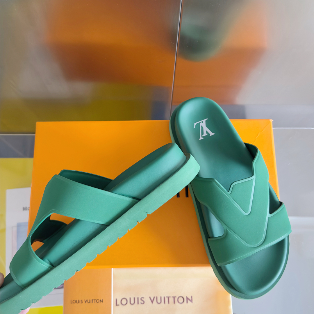 顶级版本：男款
LV路易威登 驴牌L家 Miami系列 浮雕 压花 凉拖
原版购入开发 做货 本款 Mi