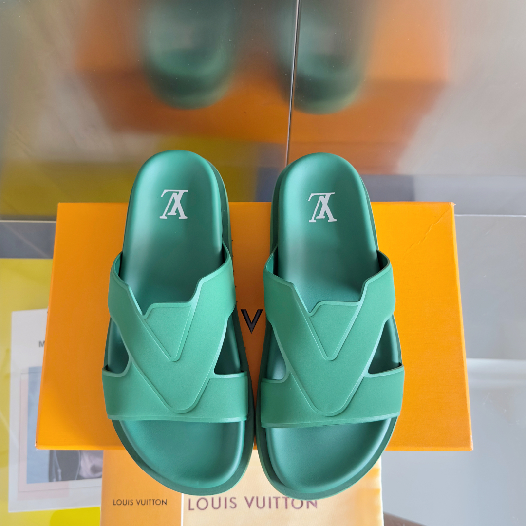 顶级版本：男款
LV路易威登 驴牌L家 Miami系列 浮雕 压花 凉拖
原版购入开发 做货 本款 Mi