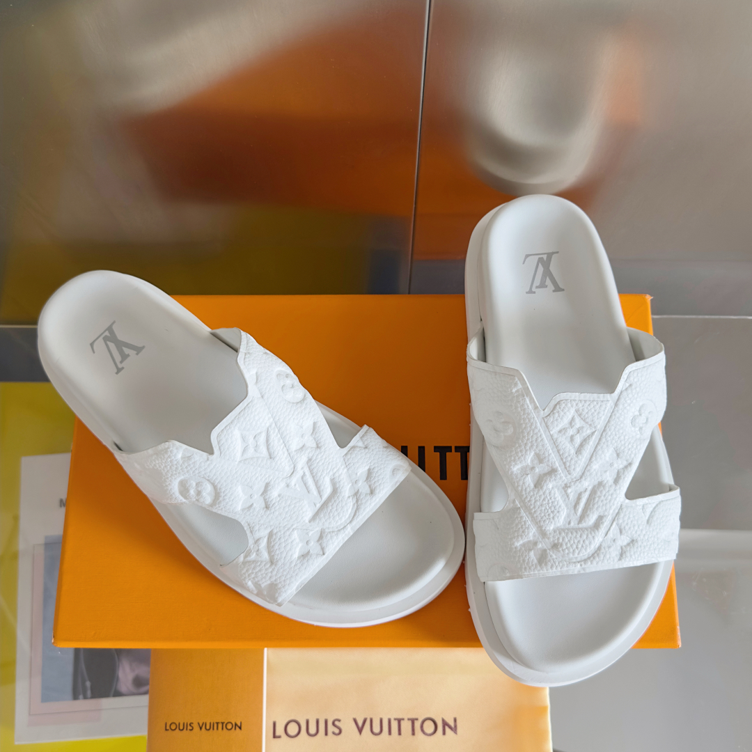 顶级版本：男款
LV路易威登 驴牌L家 Miami系列 浮雕 压花 凉拖
原版购入开发 做货 本款 Mi