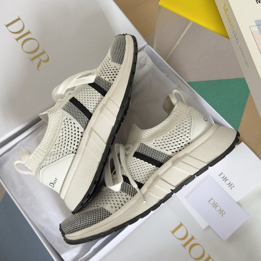 顶级版本:情侣款
Dior迪奥 最新Run'n'Dior 系列 情侣款 针织 飞织 厚底 休闲 运动鞋