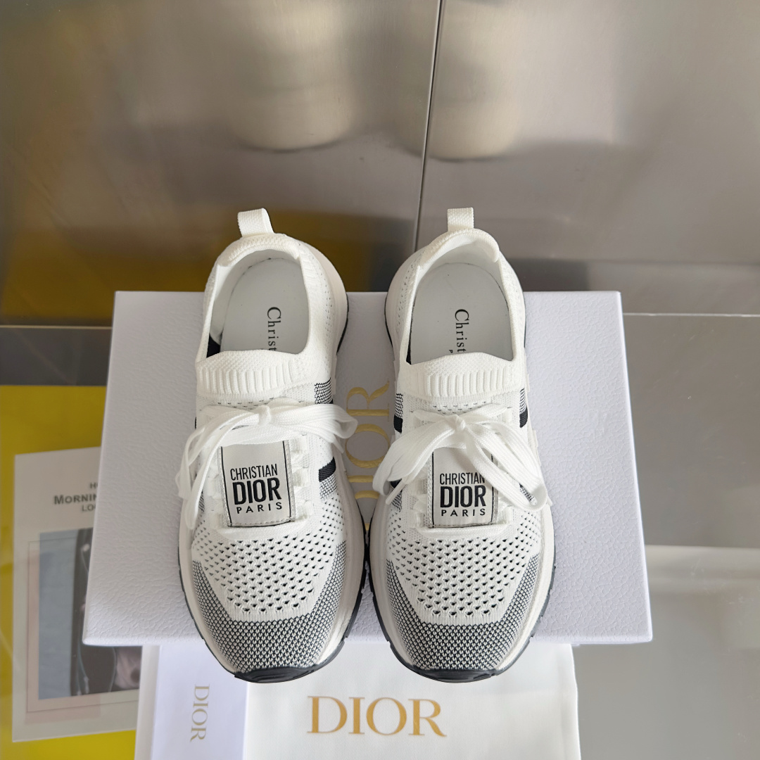 顶级版本:情侣款
Dior迪奥 最新Run'n'Dior 系列 情侣款 针织 飞织 厚底 休闲 运动鞋