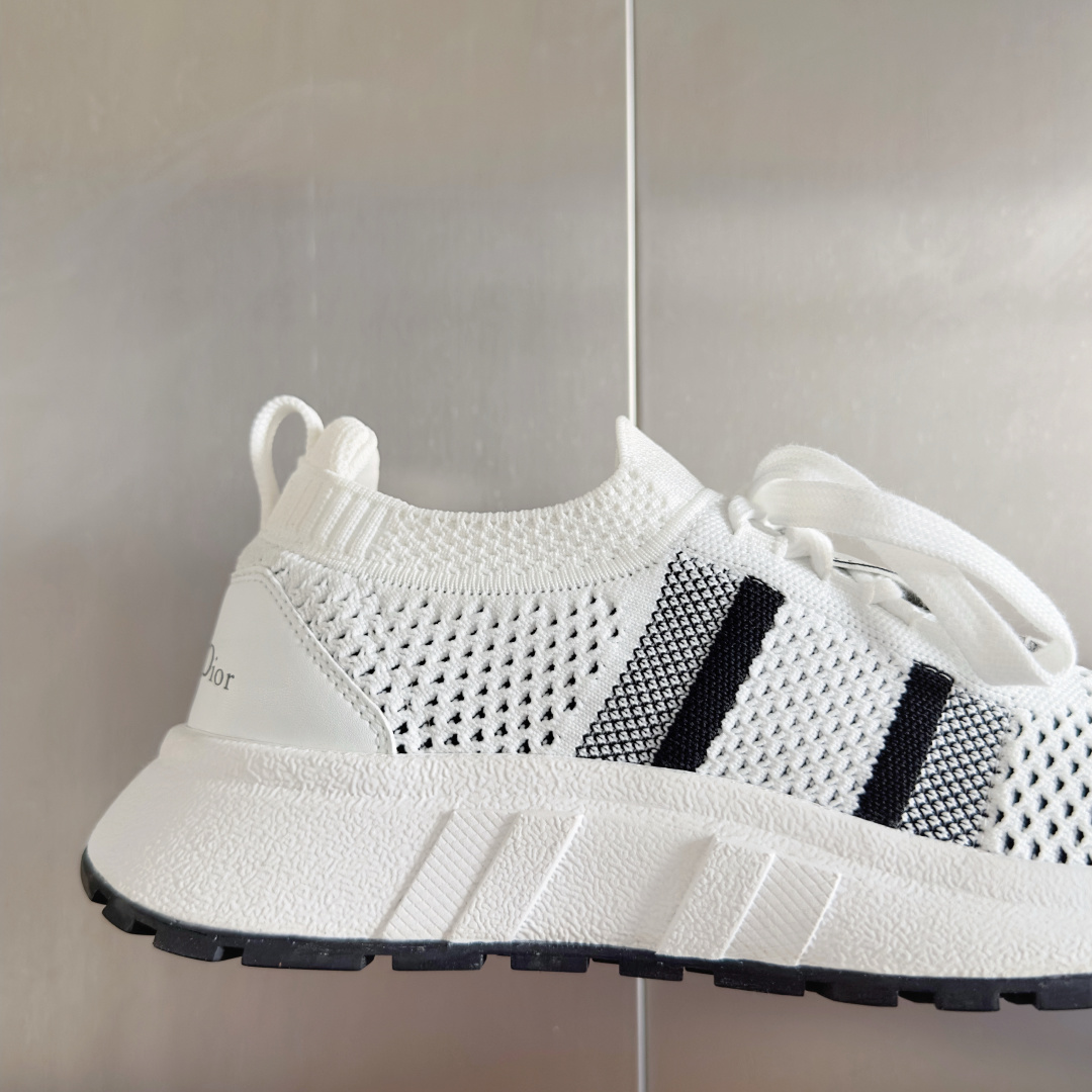 顶级版本:情侣款
Dior迪奥 最新Run'n'Dior 系列 情侣款 针织 飞织 厚底 休闲 运动鞋