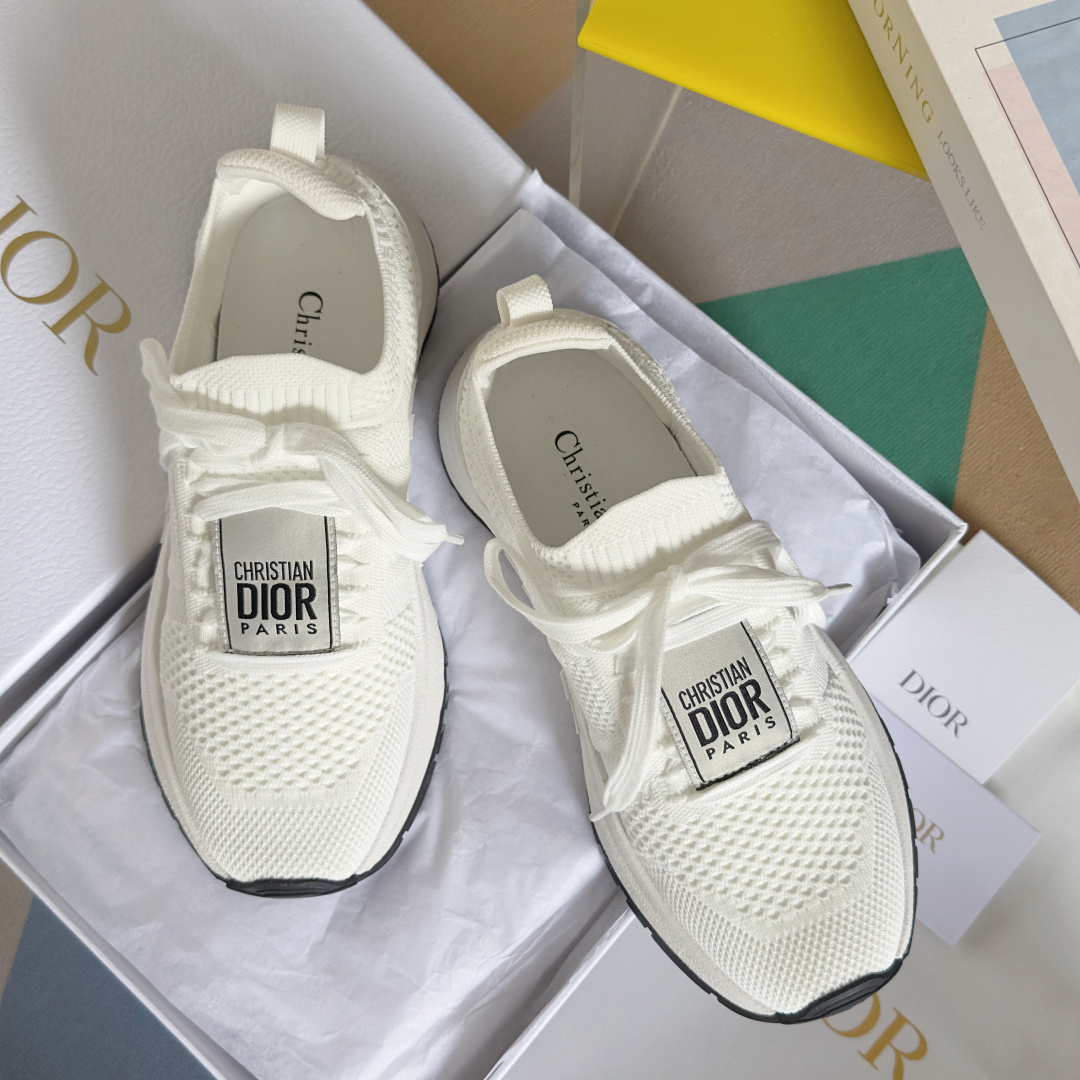 顶级版本:情侣款
Dior迪奥 最新Run'n'Dior 系列 情侣款 针织 飞织 厚底 休闲 运动鞋