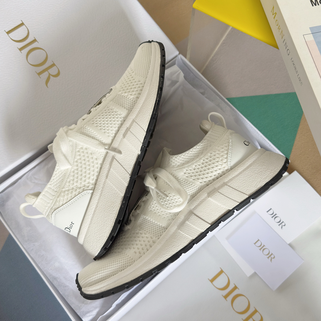 顶级版本:情侣款
Dior迪奥 最新Run'n'Dior 系列 情侣款 针织 飞织 厚底 休闲 运动鞋