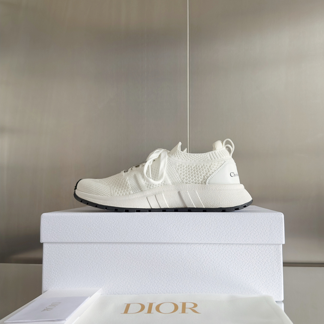顶级版本:情侣款
Dior迪奥 最新Run'n'Dior 系列 情侣款 针织 飞织 厚底 休闲 运动鞋