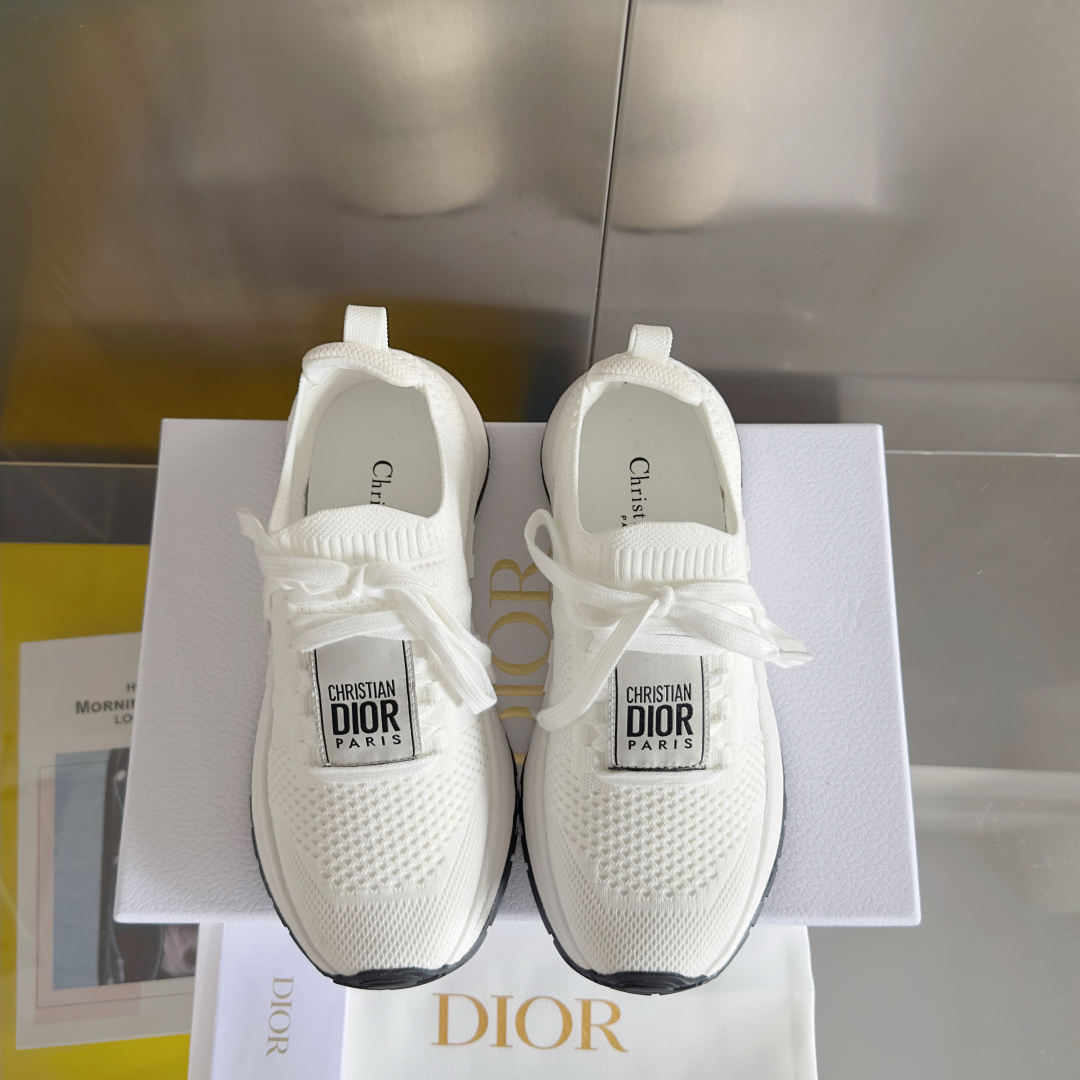 顶级版本:情侣款
Dior迪奥 最新Run'n'Dior 系列 情侣款 针织 飞织 厚底 休闲 运动鞋