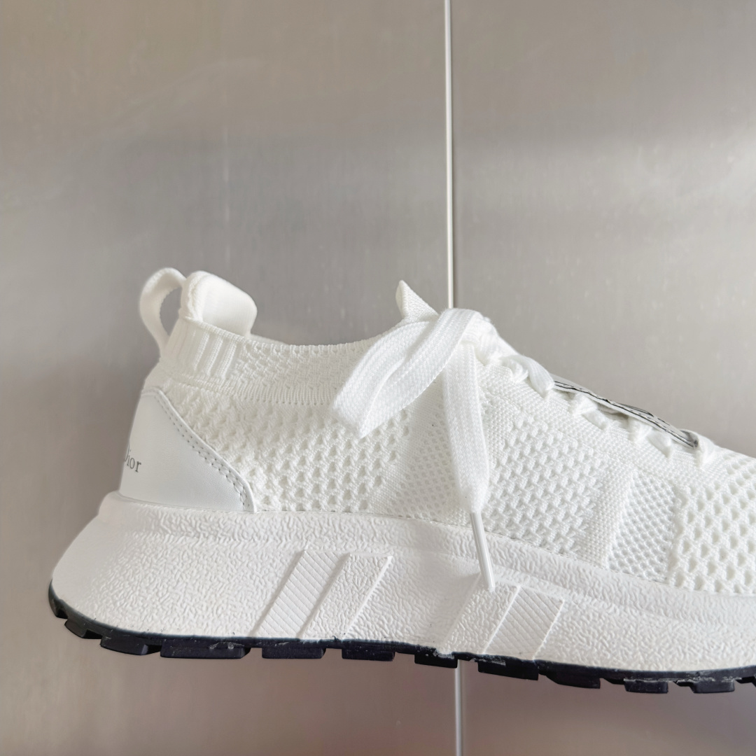 顶级版本:情侣款
Dior迪奥 最新Run'n'Dior 系列 情侣款 针织 飞织 厚底 休闲 运动鞋