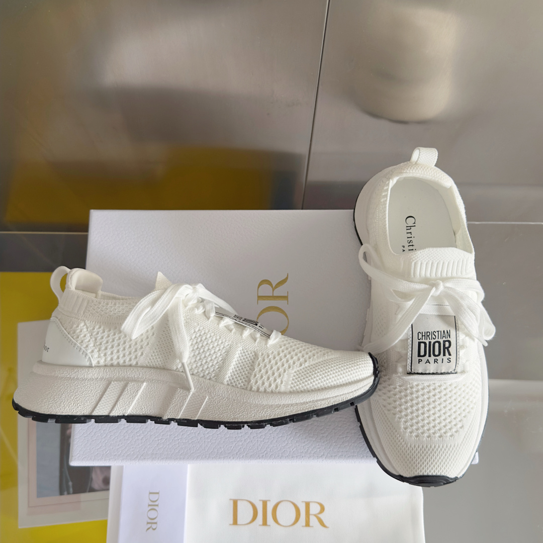 顶级版本:情侣款
Dior迪奥 最新Run'n'Dior 系列 情侣款 针织 飞织 厚底 休闲 运动鞋