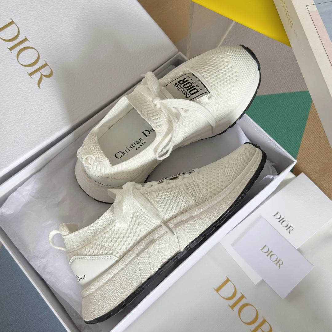 顶级版本:情侣款
Dior迪奥 最新Run'n'Dior 系列 情侣款 针织 飞织 厚底 休闲 运动鞋