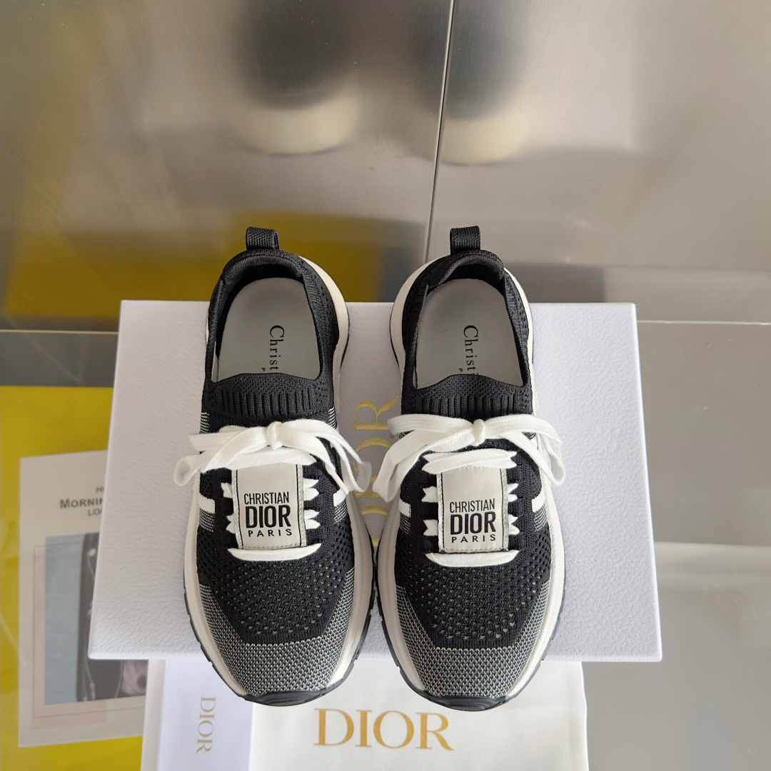 顶级版本:情侣款
Dior迪奥 最新Run'n'Dior 系列 情侣款 针织 飞织 厚底 休闲 运动鞋