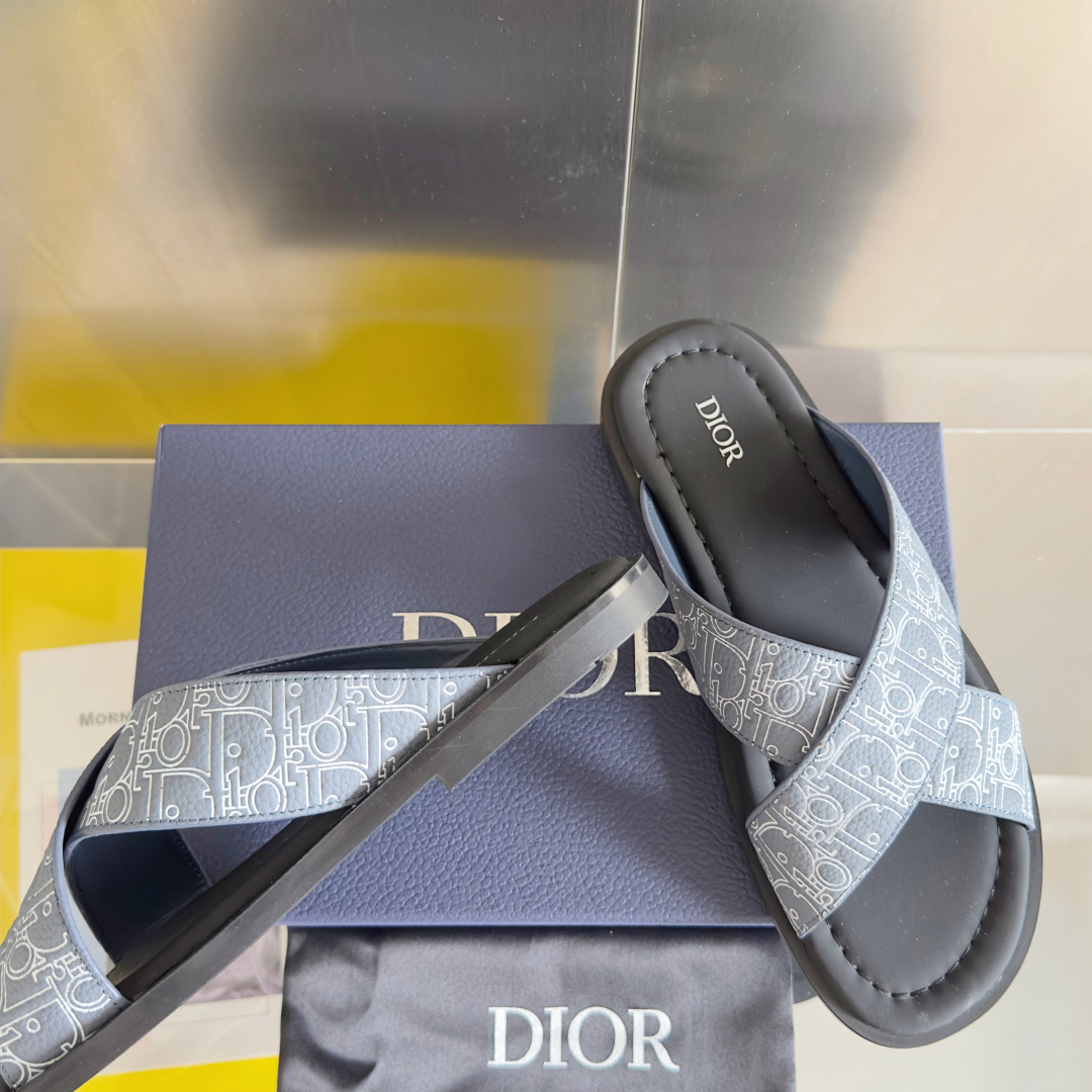 顶级版本:男款
Dior迪奥 最新Alias系列 男士 交叉绑带 凉鞋 沙滩鞋
原版购入开发 做货 这款