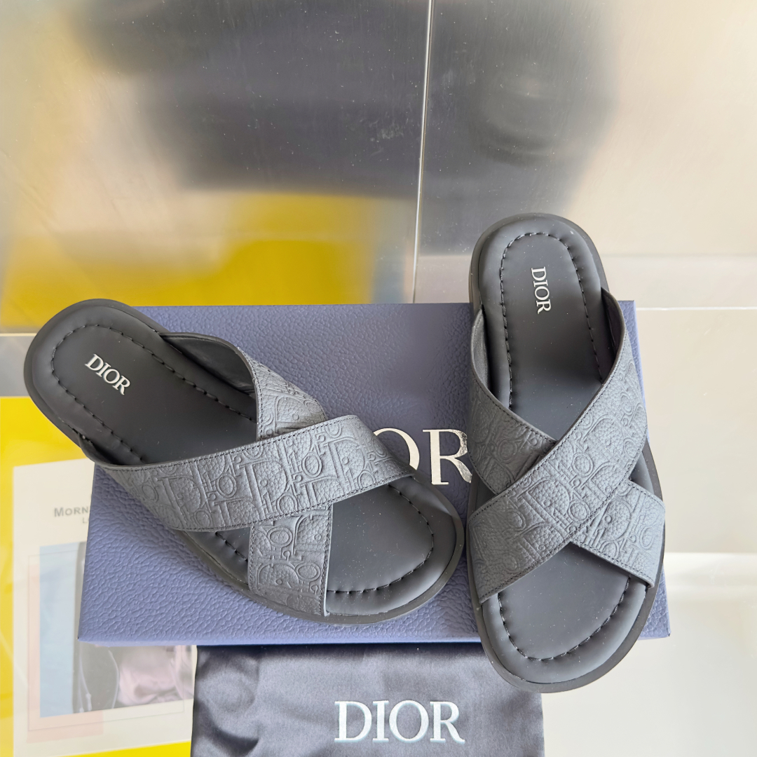 顶级版本：男款
Dior迪奥 最新Alias系列 男士 交叉绑带 凉鞋 沙滩鞋
原版购入开发 做货 这款
