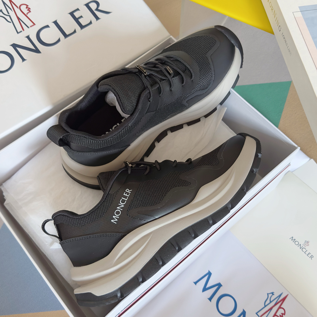 顶级版本:男款
Moncler 盟可睐/蒙口 户外 休闲 运动鞋 老爹鞋
原版购入开发 做货 运动鞋旨在