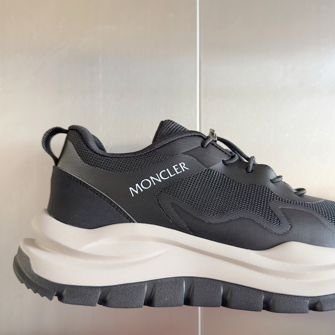 顶级版本:男款
Moncler 盟可睐/蒙口 户外 休闲 运动鞋 老爹鞋
原版购入开发 做货 运动鞋旨在