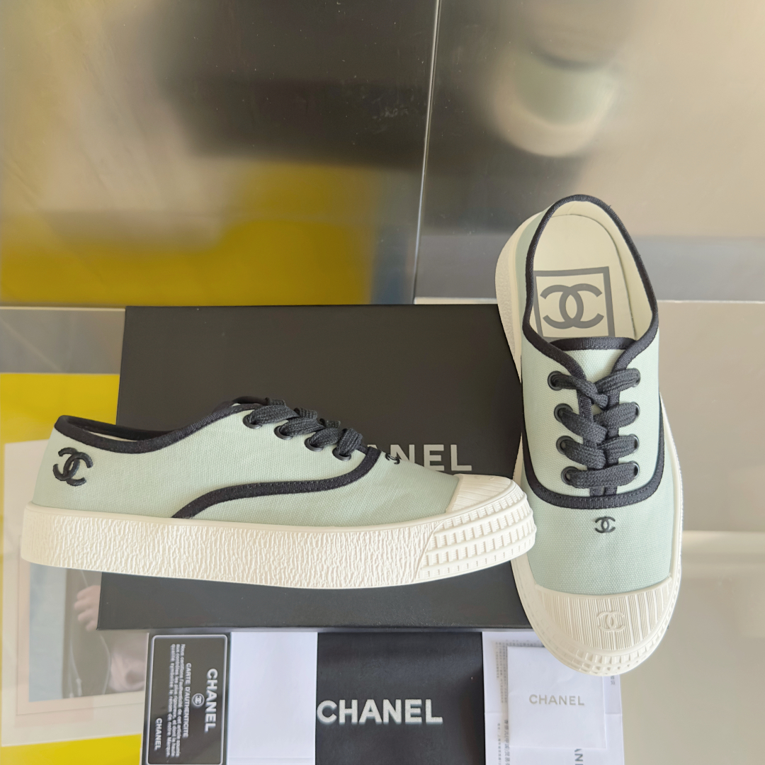 顶级版本：女款
Chanel香奈儿 小香 帆布 中古风 帆布 休闲 运动鞋 板鞋
原版购入开发 做货 小