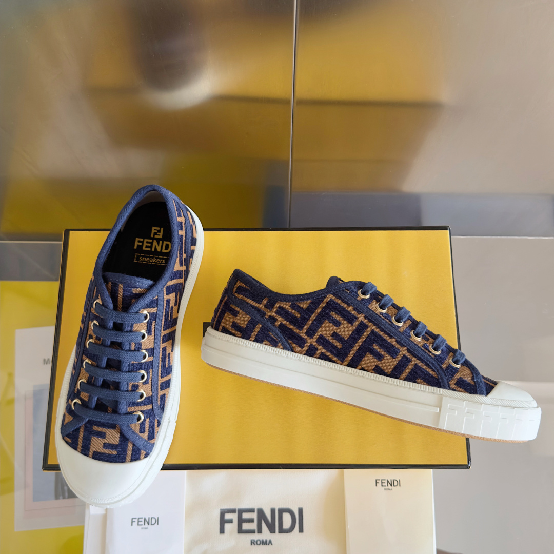 顶级版本:情侣款
Fendi芬迪Domino系列 老花FF帆布 情侣款 休闲 运动鞋 滑板鞋
原版购入开