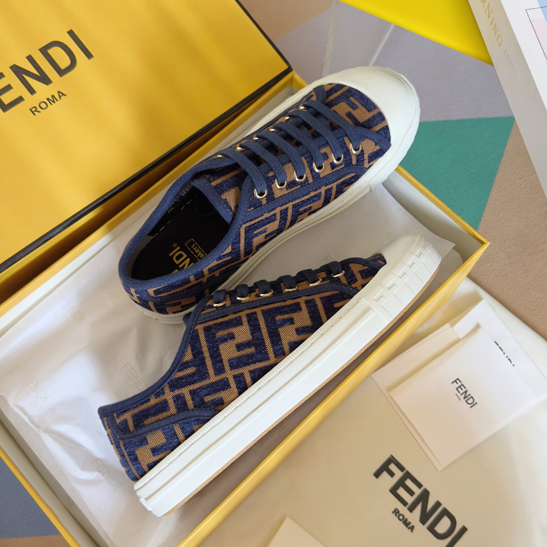 顶级版本:情侣款
Fendi芬迪Domino系列 老花FF帆布 情侣款 休闲 运动鞋 滑板鞋
原版购入开