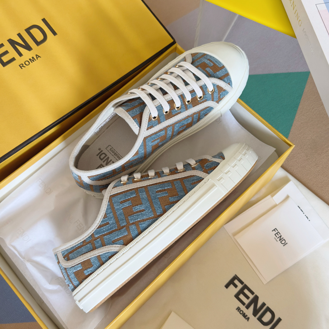 顶级版本:情侣款
Fendi芬迪Domino系列 老花FF帆布 情侣款 休闲 运动鞋 滑板鞋
原版购入开