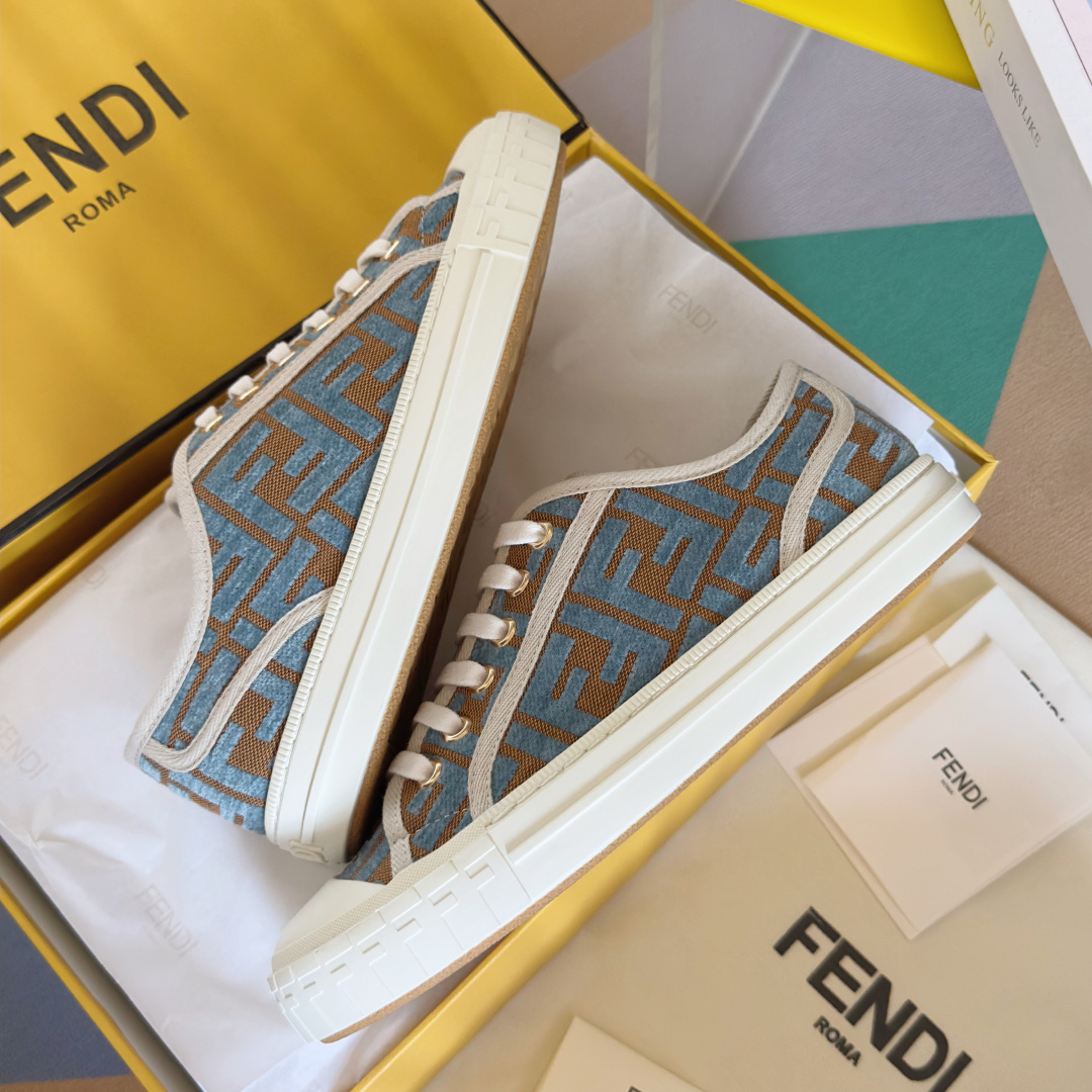 顶级版本:情侣款
Fendi芬迪Domino系列 老花FF帆布 情侣款 休闲 运动鞋 滑板鞋
原版购入开