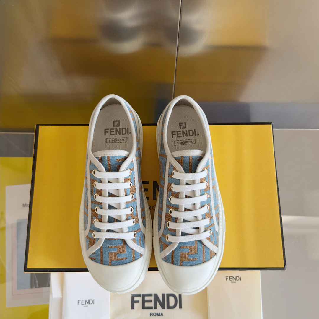 顶级版本:情侣款
Fendi芬迪Domino系列 老花FF帆布 情侣款 休闲 运动鞋 滑板鞋
原版购入开