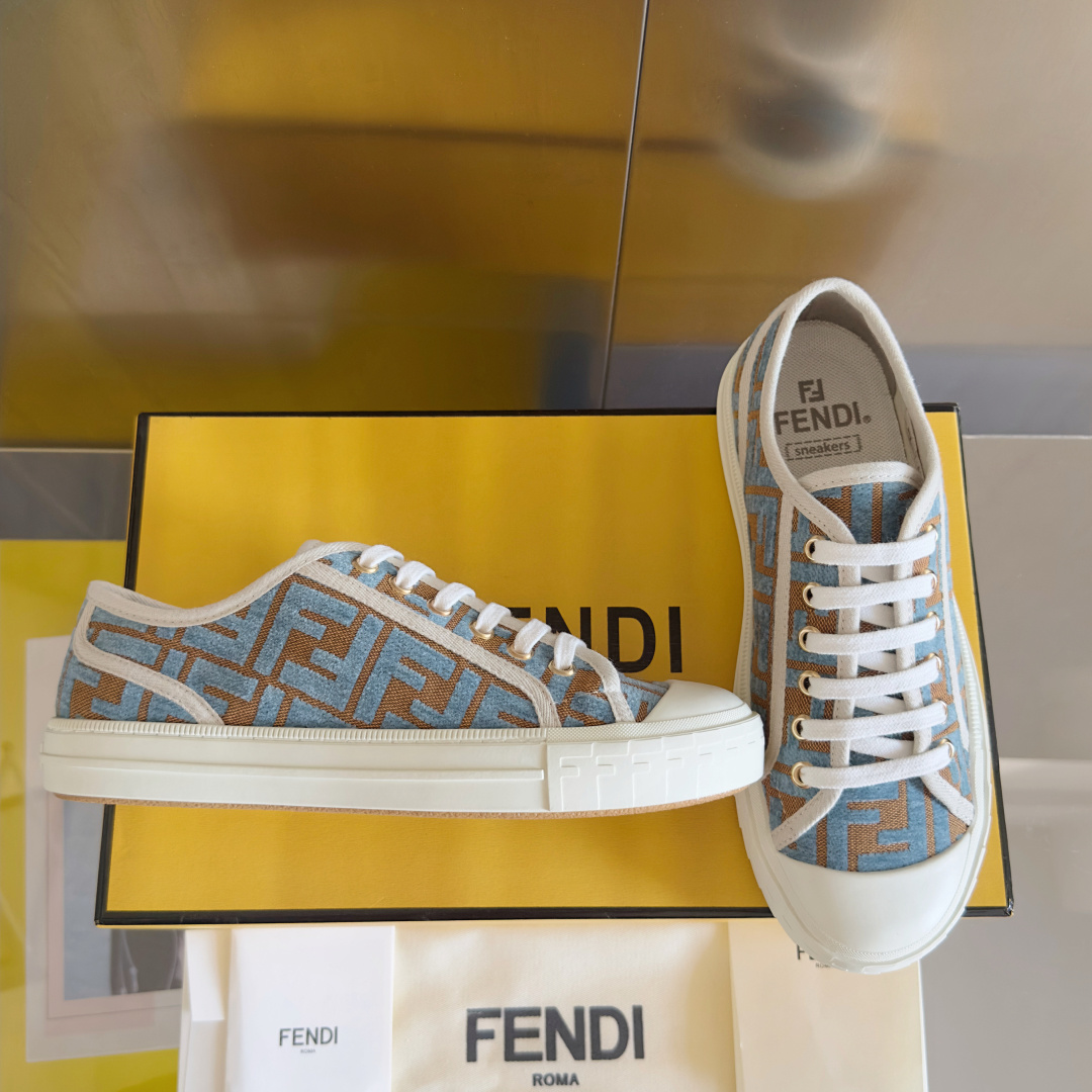 顶级版本:情侣款
Fendi芬迪Domino系列 老花FF帆布 情侣款 休闲 运动鞋 滑板鞋
原版购入开