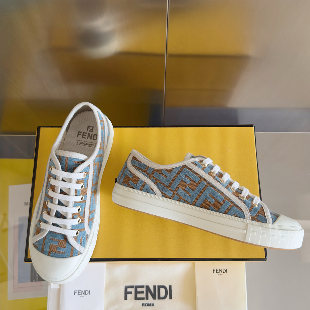 顶级版本:情侣款
Fendi芬迪Domino系列 老花FF帆布 情侣款 休闲 运动鞋 滑板鞋
原版购入开