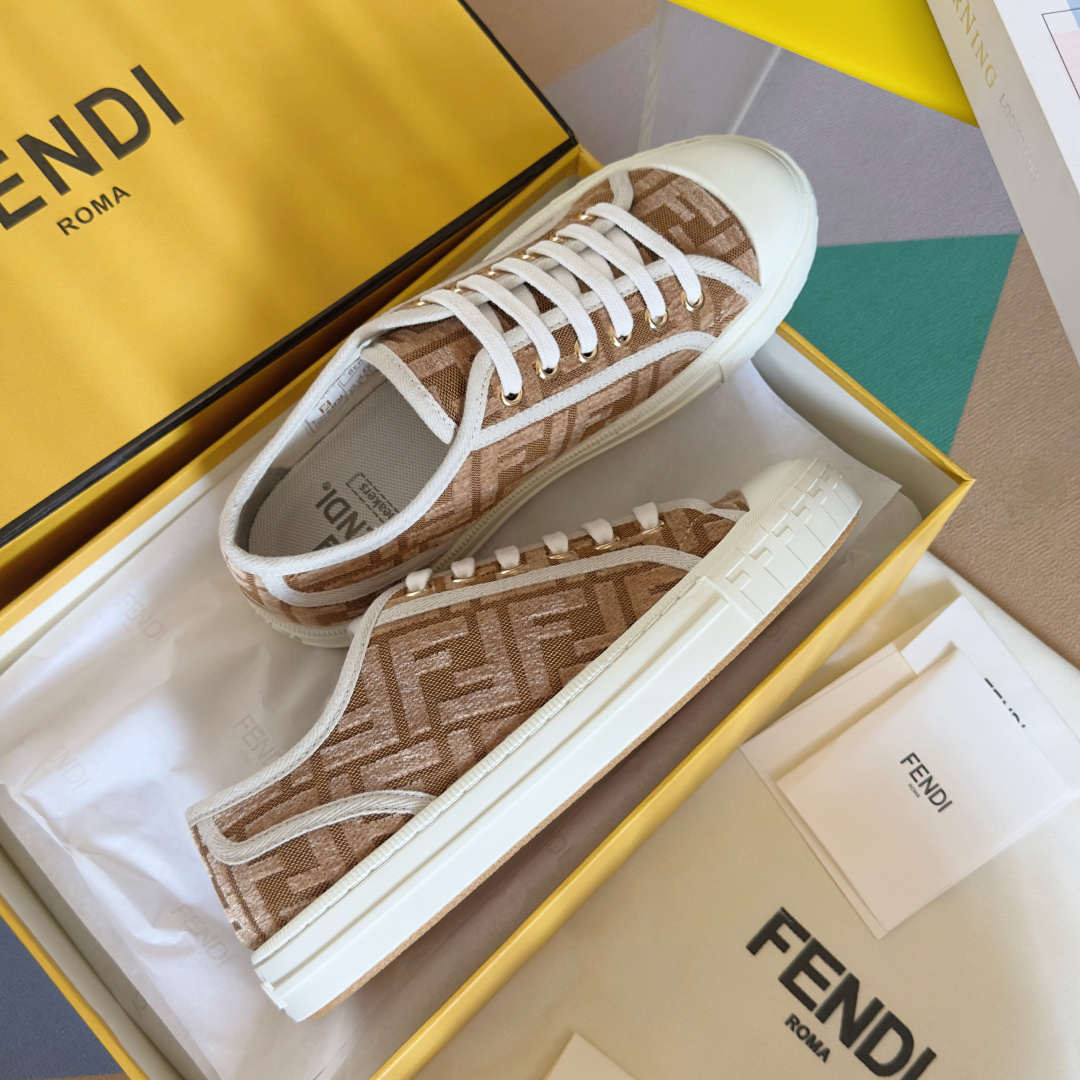 顶级版本:情侣款
Fendi芬迪Domino系列 老花FF帆布 情侣款 休闲 运动鞋 滑板鞋
原版购入开