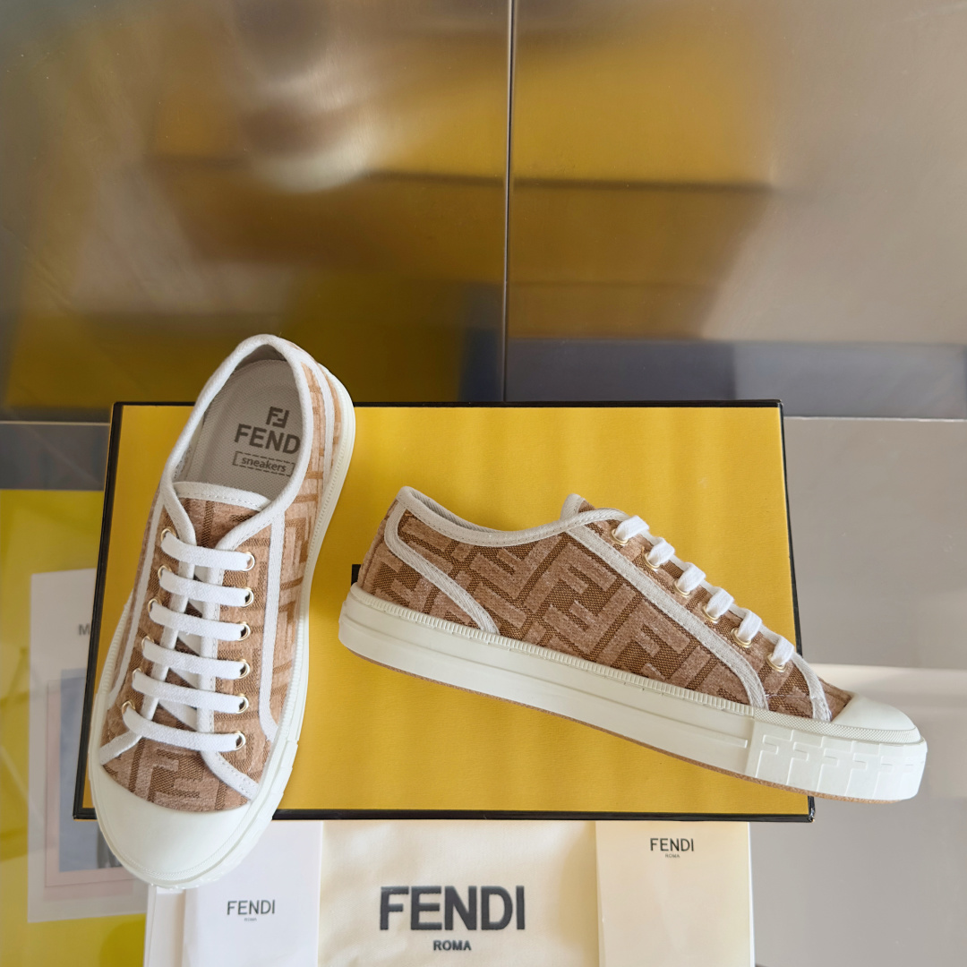 顶级版本:情侣款
Fendi芬迪Domino系列 老花FF帆布 情侣款 休闲 运动鞋 滑板鞋
原版购入开