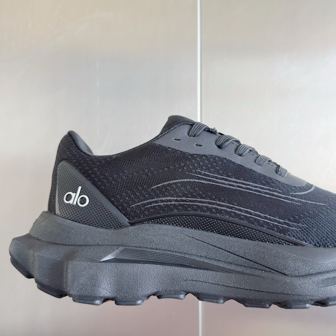 顶级版本:情侣款
Alo Runner 系列 情侣款 网面 休闲 运动鞋 慢跑鞋
原版购入开发 做货 A