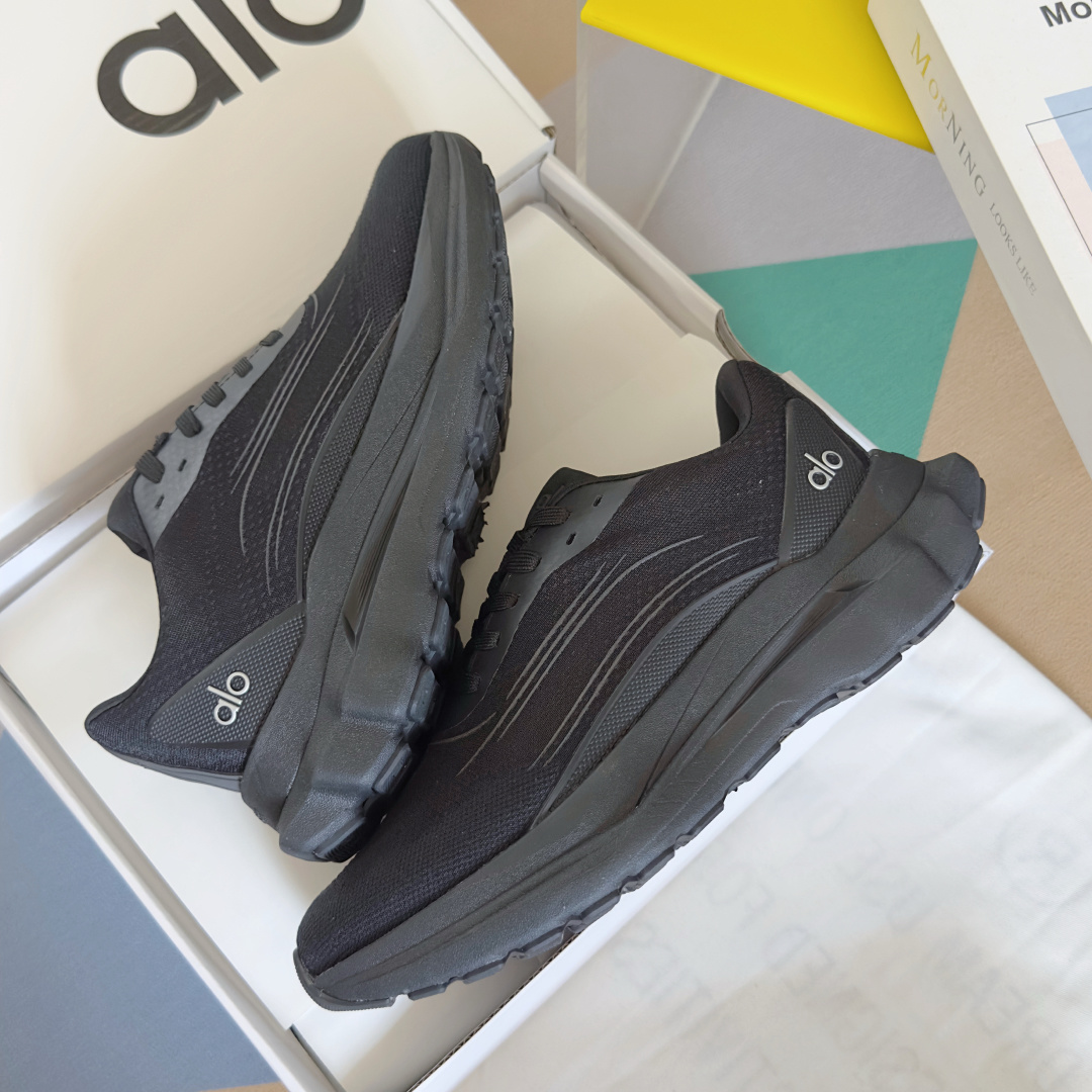 顶级版本:情侣款
Alo Runner 系列 情侣款 网面 休闲 运动鞋 慢跑鞋
原版购入开发 做货 A