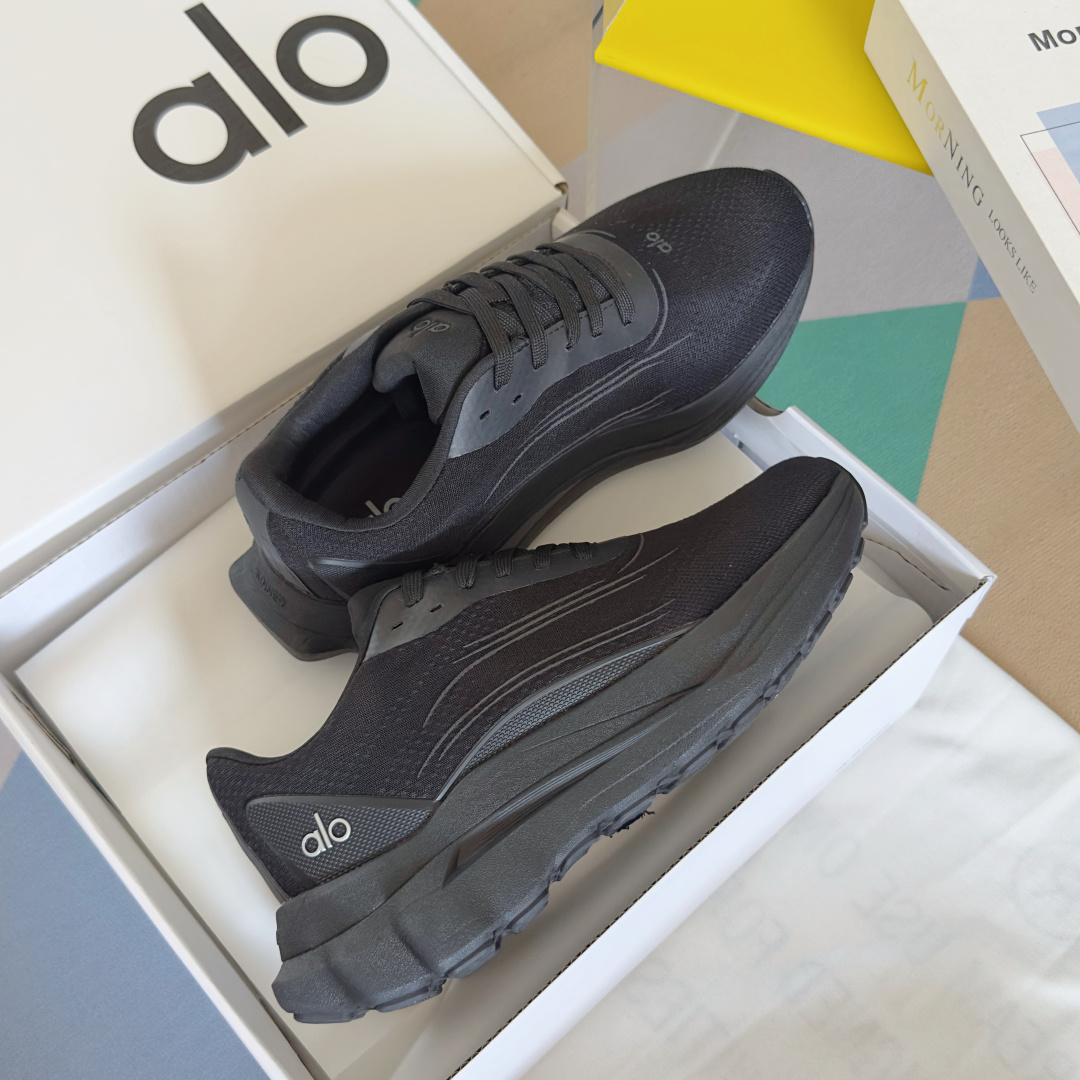 顶级版本:情侣款
Alo Runner 系列 情侣款 网面 休闲 运动鞋 慢跑鞋
原版购入开发 做货 A