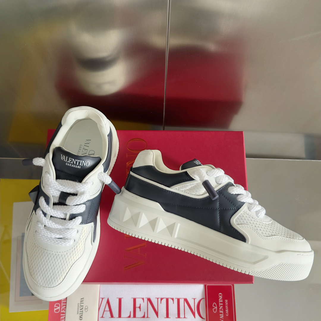 顶级版本:情侣款
VALENTINO华伦天奴PinkPp限定款 粗鞋带 情侣款 面包鞋 厚底 休闲 运动
