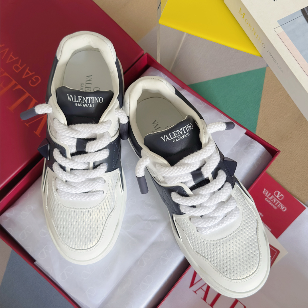顶级版本:情侣款
VALENTINO华伦天奴PinkPp限定款 粗鞋带 情侣款 面包鞋 厚底 休闲 运动
