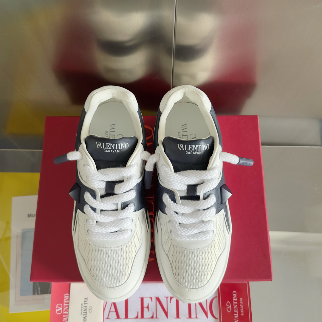 顶级版本:情侣款
VALENTINO华伦天奴PinkPp限定款 粗鞋带 情侣款 面包鞋 厚底 休闲 运动