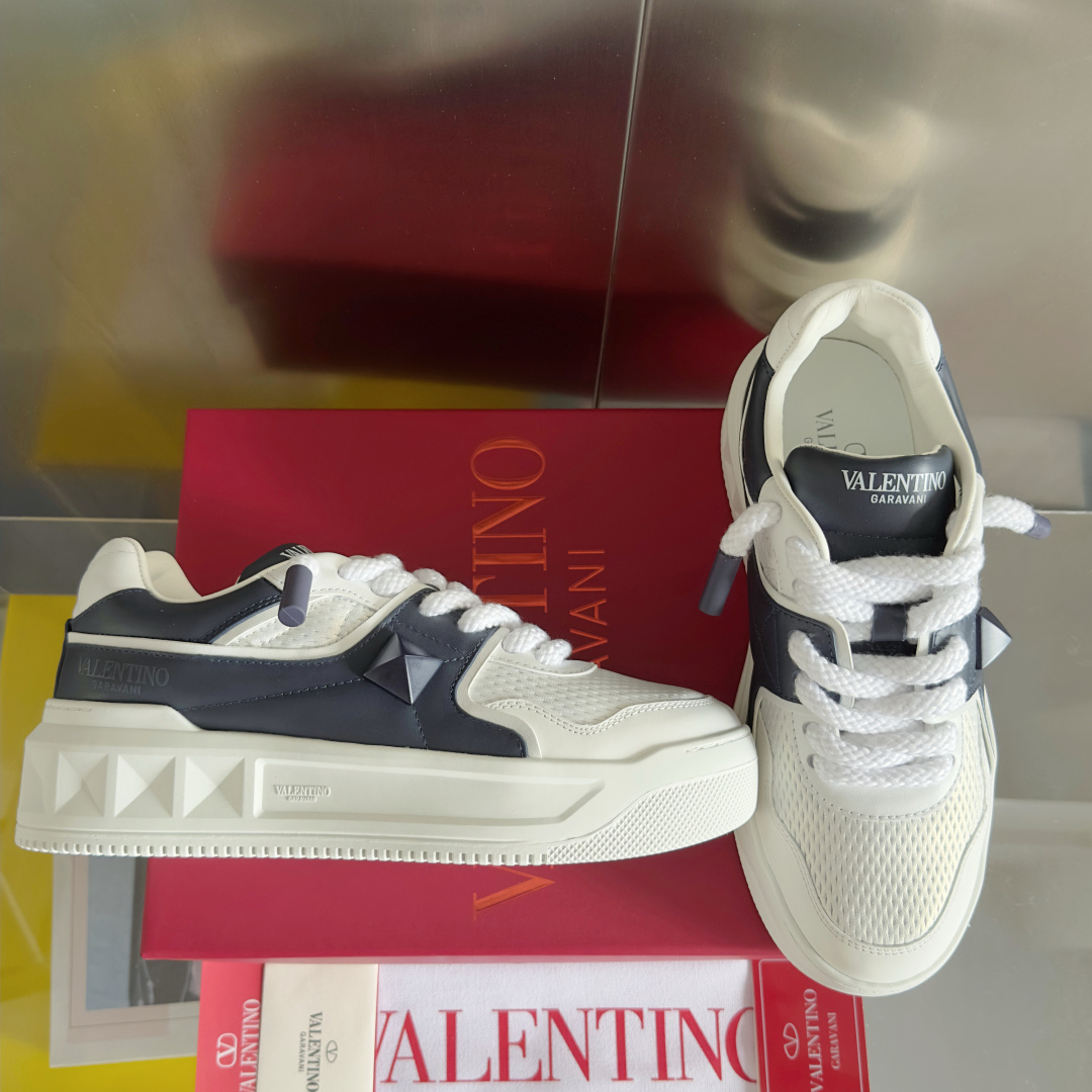 顶级版本:情侣款
VALENTINO华伦天奴PinkPp限定款 粗鞋带 情侣款 面包鞋 厚底 休闲 运动