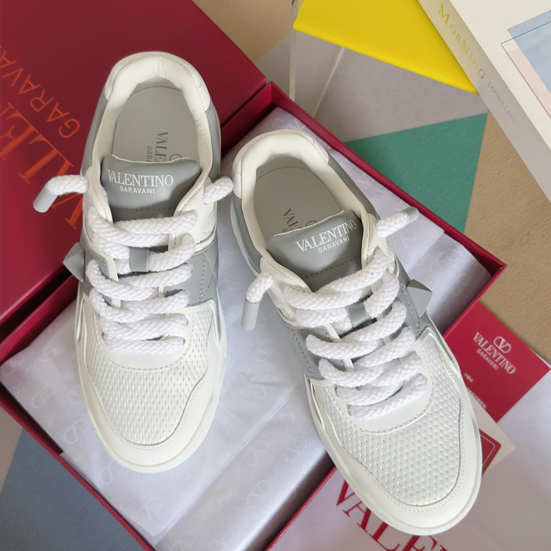 顶级版本:情侣款
VALENTINO华伦天奴PinkPp限定款 粗鞋带 情侣款 面包鞋 厚底 休闲 运动