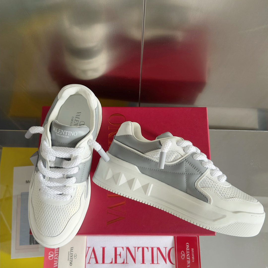 顶级版本:情侣款
VALENTINO华伦天奴PinkPp限定款 粗鞋带 情侣款 面包鞋 厚底 休闲 运动