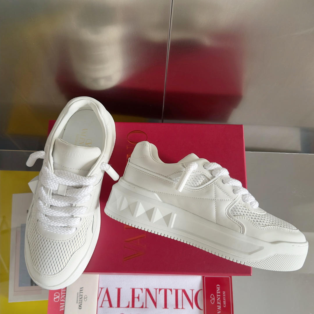 顶级版本:情侣款
VALENTINO华伦天奴PinkPp限定款 粗鞋带 情侣款 面包鞋 厚底 休闲 运动