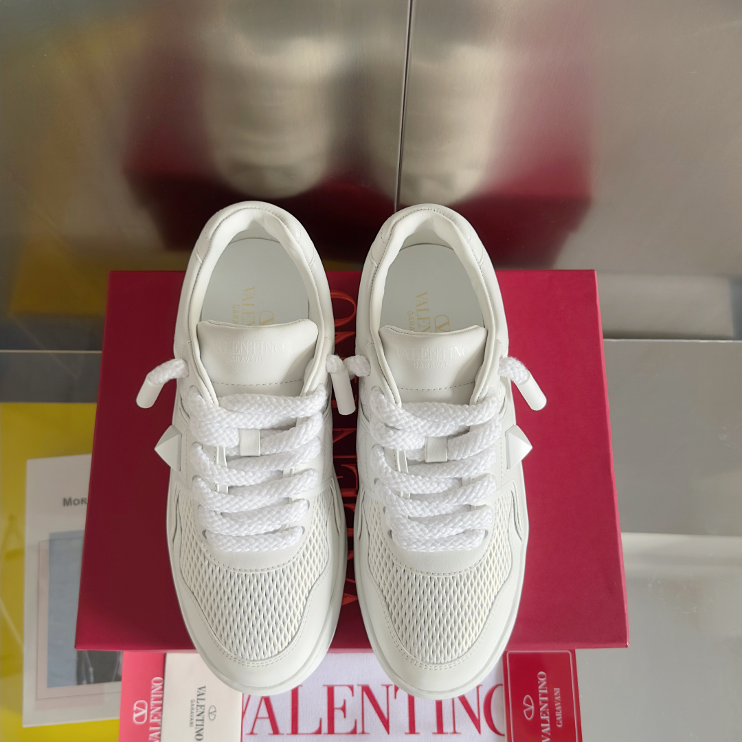 顶级版本:情侣款
VALENTINO华伦天奴PinkPp限定款 粗鞋带 情侣款 面包鞋 厚底 休闲 运动