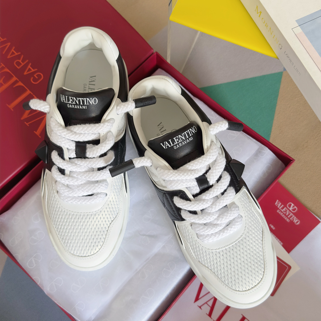 顶级版本:情侣款
VALENTINO华伦天奴PinkPp限定款 粗鞋带 情侣款 面包鞋 厚底 休闲 运动