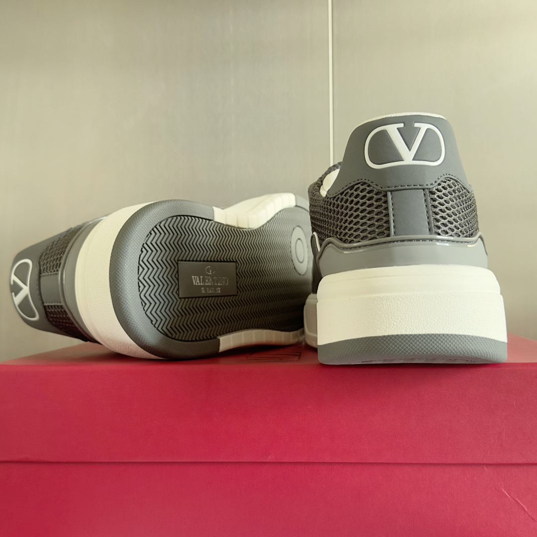 顶级版本：情侣款
Valentino华伦天奴 Trainer 情侣款 厚底 休闲 运动鞋
原版购入开发 