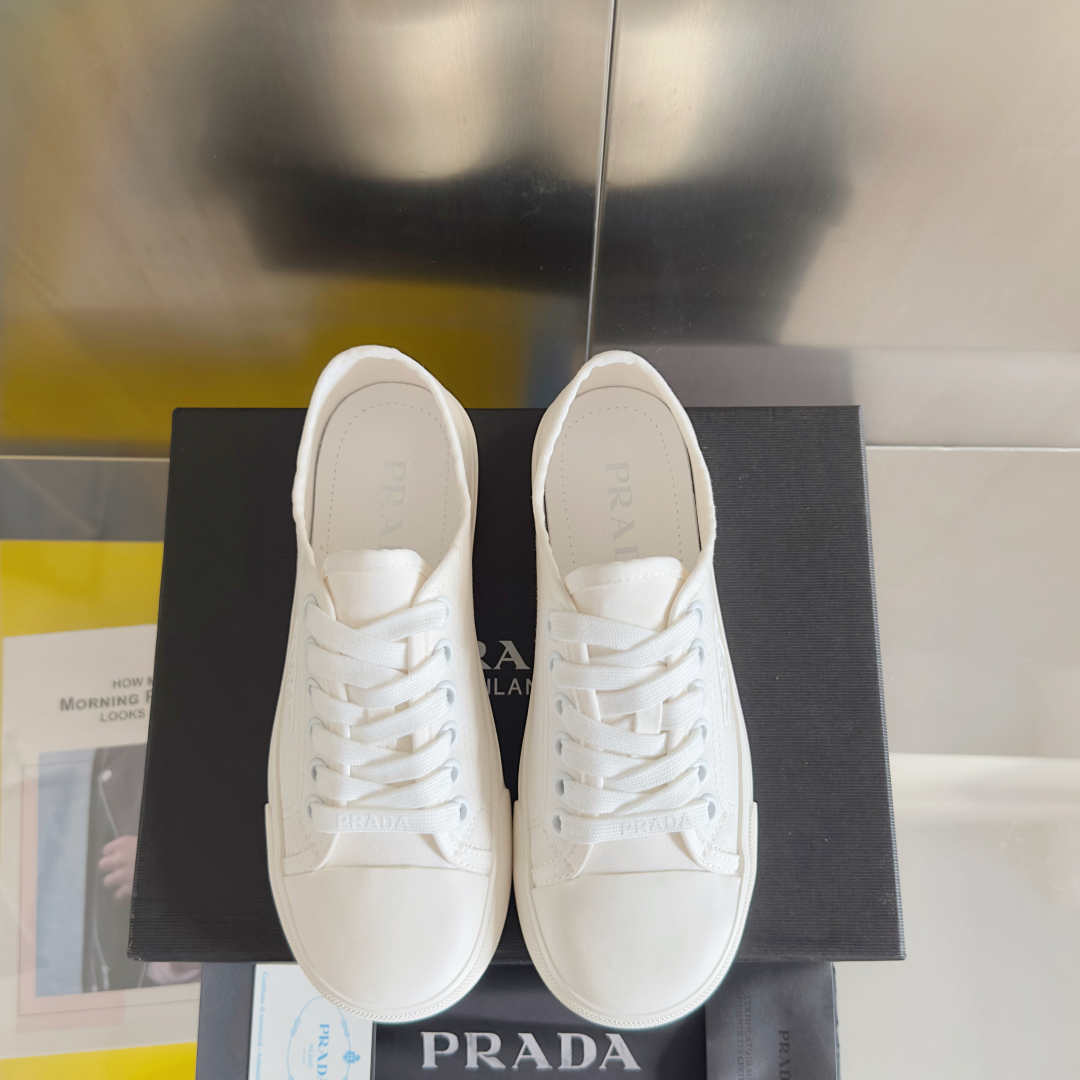 顶级版本：女款
Prada普拉达 P家 最新 三角标 帆布鞋 休闲 运动鞋
原版购入开发 做货 这款织物