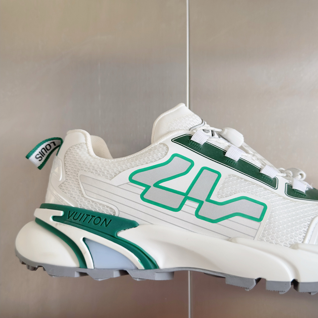 顶级版本:男款
LV路易威登 L家驴牌Runner Tatic系列 厚底 休闲 运动鞋 跑鞋
原版购入开