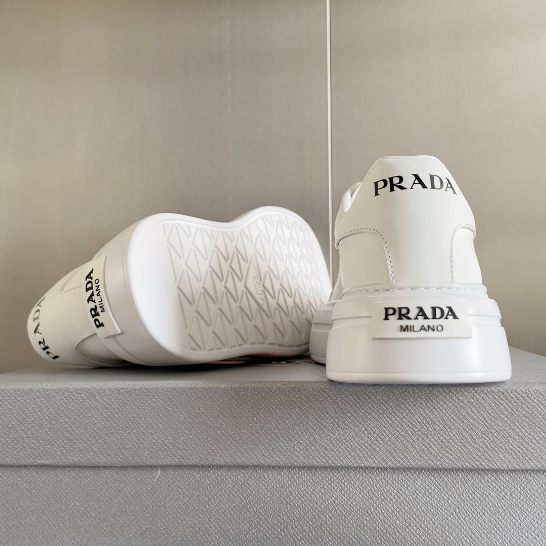 顶级版本：情侣款
Prada普拉达 最新 情侣款 厚底 休闲 小白鞋 运动鞋
原版购入开发 做货 这款运