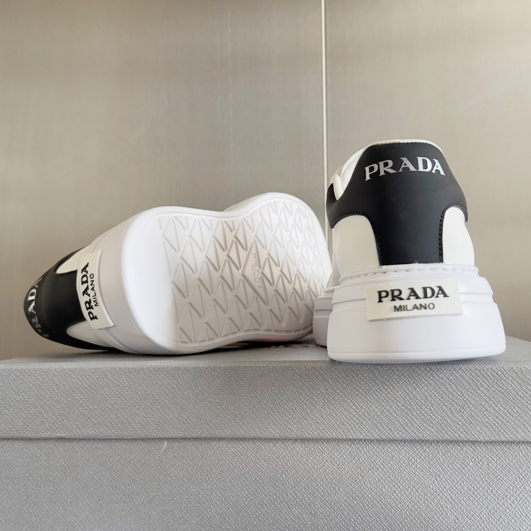 顶级版本：情侣款
Prada普拉达 最新 情侣款 厚底 休闲 小白鞋 运动鞋
原版购入开发 做货 这款运
