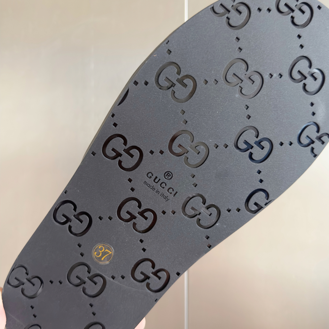 顶级版本：女款
Gucci古驰 G家 夏季最新 双G 厚底 凉鞋 拖鞋
原版购入开发 做货 这款凉鞋以G
