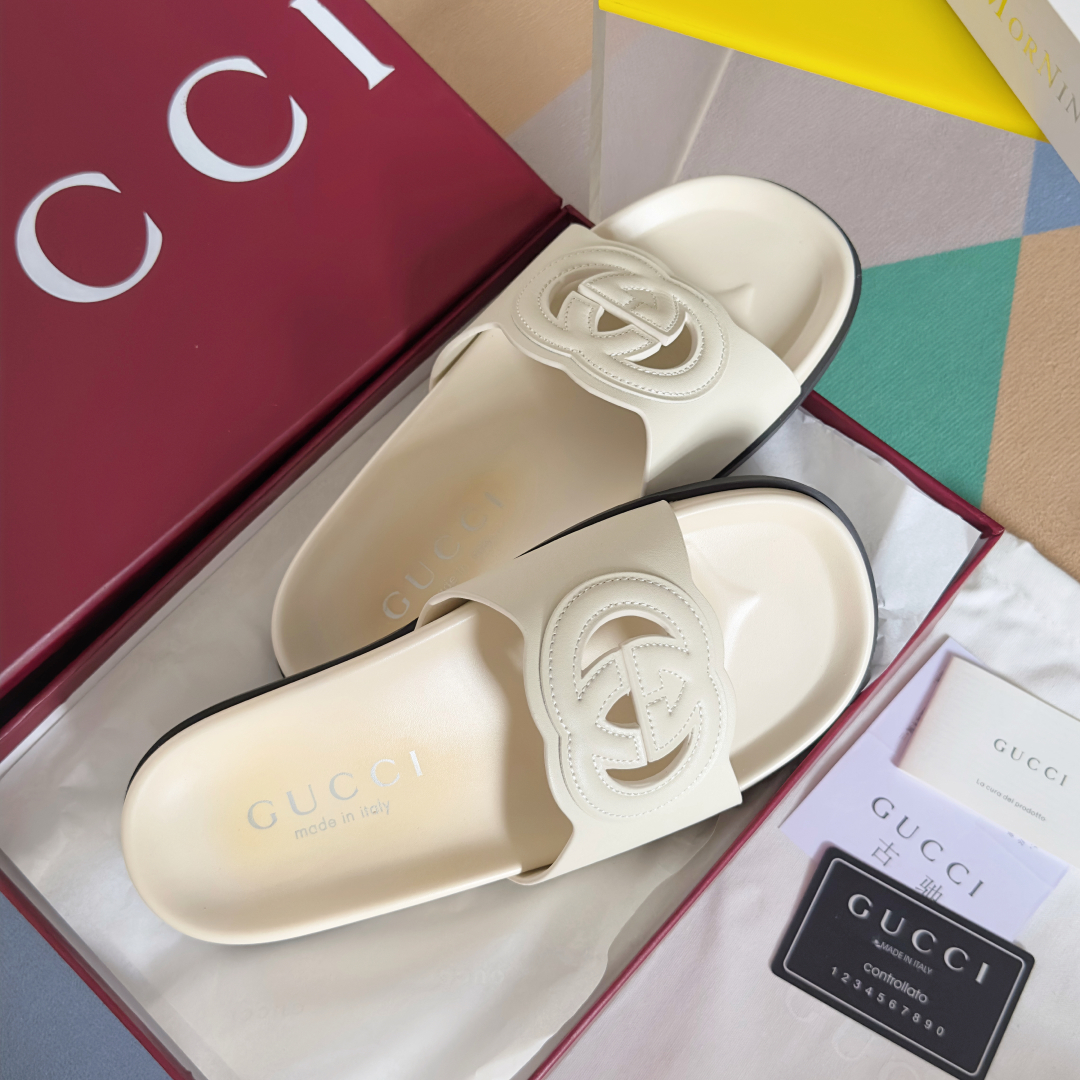 顶级版本：女款
Gucci古驰 G家 夏季最新 双G 厚底 凉鞋 拖鞋
原版购入开发 做货 这款凉鞋以G